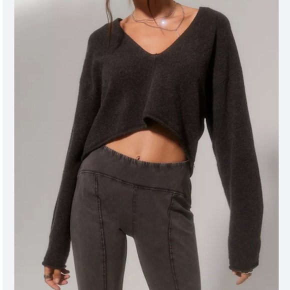 Urban Outfitters BDG Valeria Cropped Sweater XS Relaxed Fit Dropped Shoulders - Picture 1 of 16